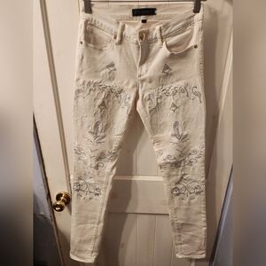 Juicy Couture white embroidered jeans. Size 27